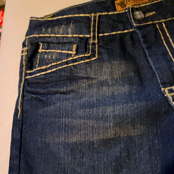 Shorts - Picture 3 of 4